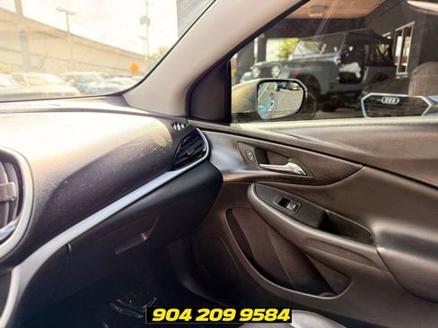Used 2017 Chevrolet Volt LT FWD image 17