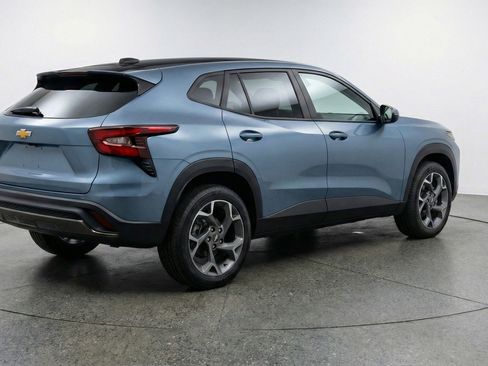 Used 2025 Chevrolet Trax LT image 9