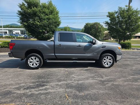 Used 2017 Nissan Titan SV AWD/4WD image 7