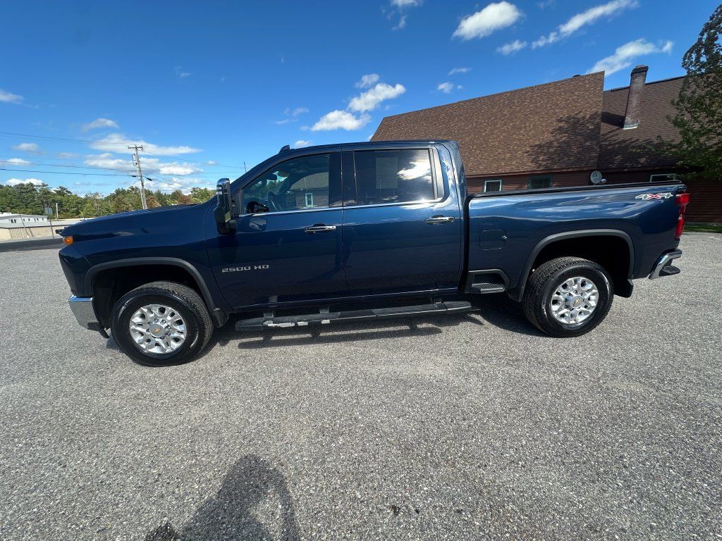 Used 2023 Chevrolet Silverado 2500 LTZ w/ LTZ Convenience Package AWD/4WD image 2