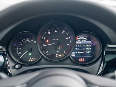 New 2026 Porsche Macan image 16