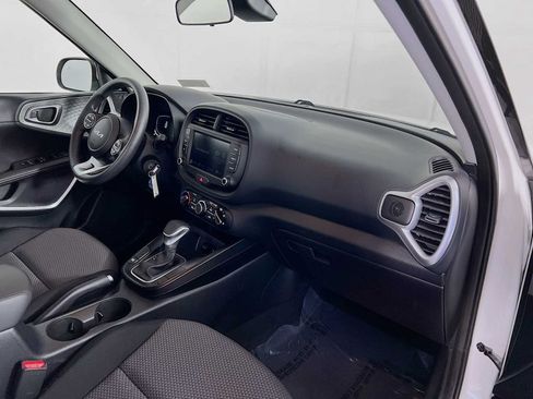 Used 2025 Kia Soul LX w/ LX Technology Package FWD image 27