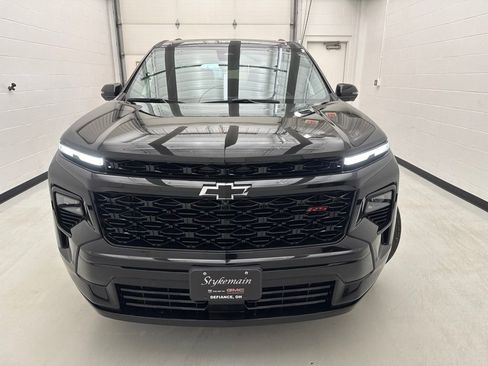 Used 2024 Chevrolet Traverse RS AWD/4WD image 2