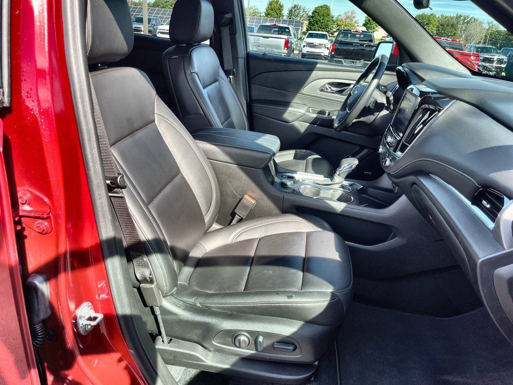Used 2023 Chevrolet Traverse LT w/ LT Premium Package AWD/4WD image 28