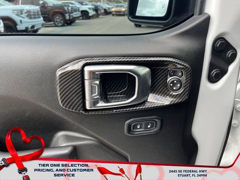 Used 2023 Jeep Gladiator Willys image 23