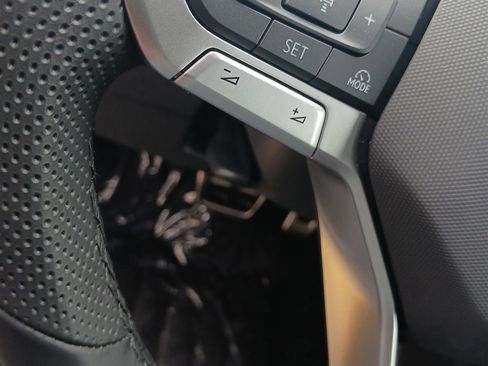 New 2025 Volkswagen Tiguan SE R-Line image 16