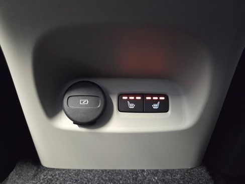 New 2026 Volvo XC40 B5 Plus w/ Protection Package Premier AWD/4WD image 17