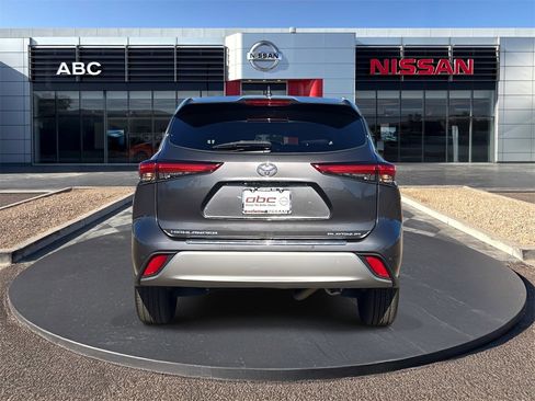 Used 2020 Toyota Highlander Platinum image 6