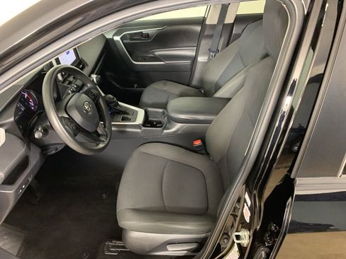 Used 2023 Toyota RAV4 LE AWD/4WD image 28