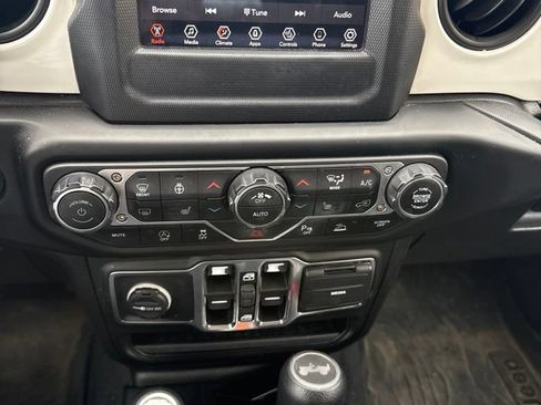 Used 2021 Jeep Wrangler Unlimited Sport AWD/4WD image 12