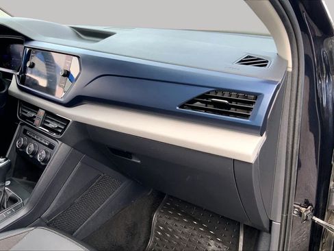 Used 2022 Volkswagen Taos SE w/ Panoramic Sunroof Package FWD image 19
