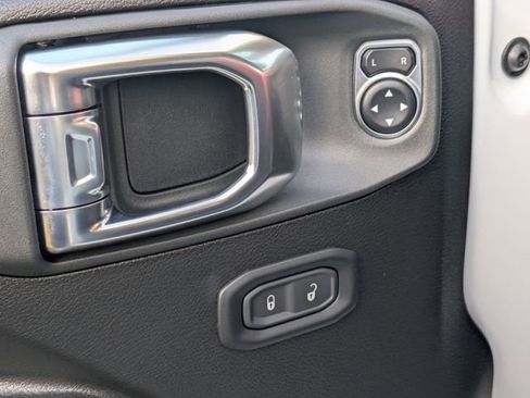 New 2026 Jeep Wrangler Unlimited Rubicon w/ Technology Group image 10