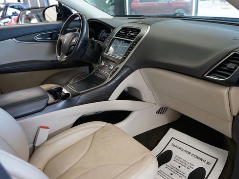 Used 2017 Lincoln MKX Reserve w/ Driver Assistance Package AWD/4WD image 41