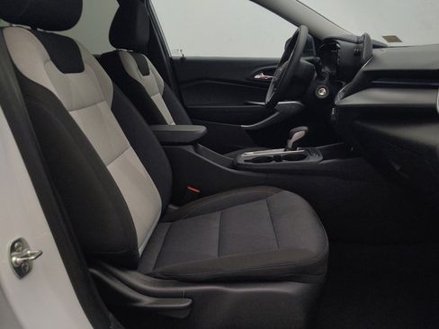 Used 2025 Chevrolet Trax LS FWD image 21
