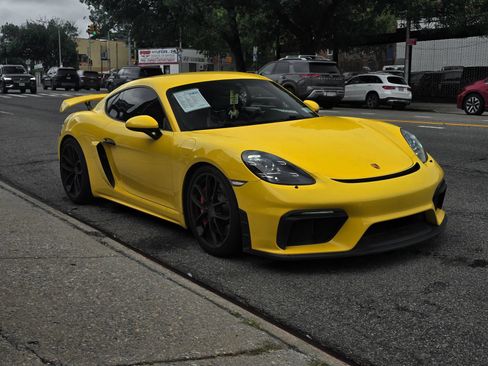 Used 2020 Porsche 718 Cayman GT4 RWD image 5