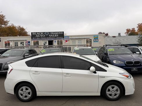Used 2010 Toyota Prius Three image 8