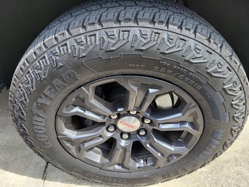 Used 2024 GMC Canyon Elevation w/ Elevation Premium Package image 7