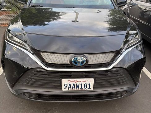 Used 2022 Toyota Venza LE AWD/4WD image 1