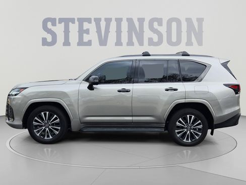 Used 2023 Lexus LX 600 4WD w/ Appearance Package image 2