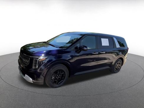 Used 2026 Kia Carnival FWD image 10