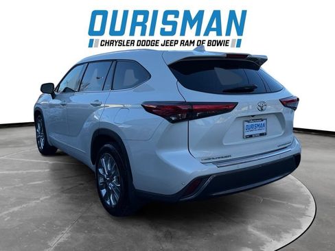 Used 2021 Toyota Highlander Limited image 3