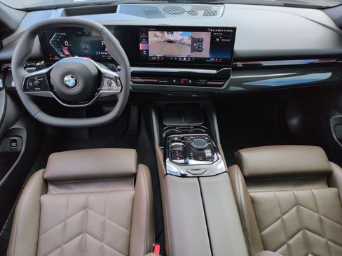 Used 2024 BMW 530i w/ Premium Package RWD image 29