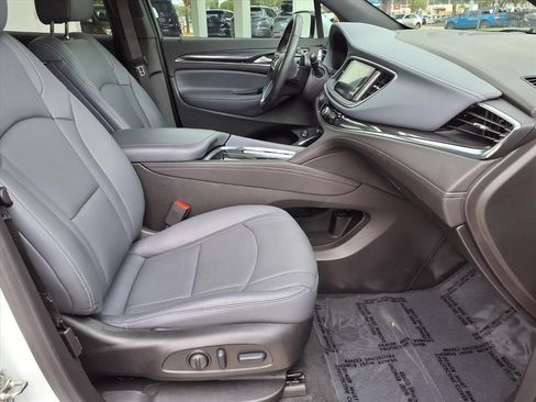 Used 2024 Buick Enclave Essence FWD image 9