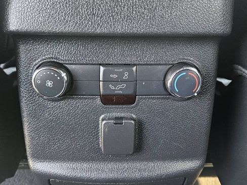 Used 2017 Ford Explorer XLT w/ Equipment Group 202A FWD image 18