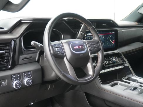 Used 2024 GMC Sierra 2500 AT4 w/ AT4 Preferred Package AWD/4WD image 11