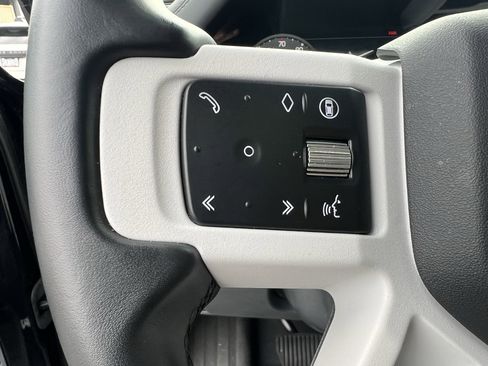 Used 2025 Land Rover Defender 110 S image 21