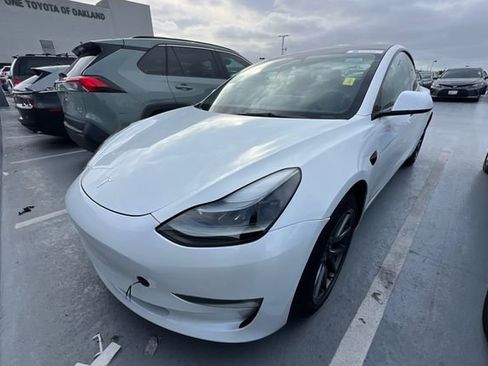Used 2023 Tesla Model 3 Standard Range RWD image 2