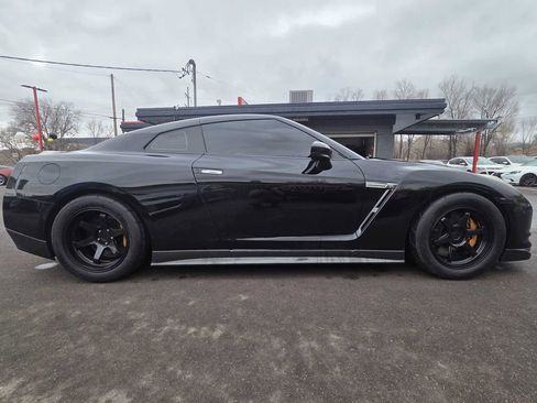 Used 2009 Nissan GT-R Premium image 8