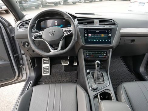 Certified 2024 Volkswagen Tiguan SE R-Line image 21