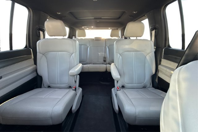 Used 2025 Jeep Wagoneer Series III w/ Premium Group I AWD/4WD image 14