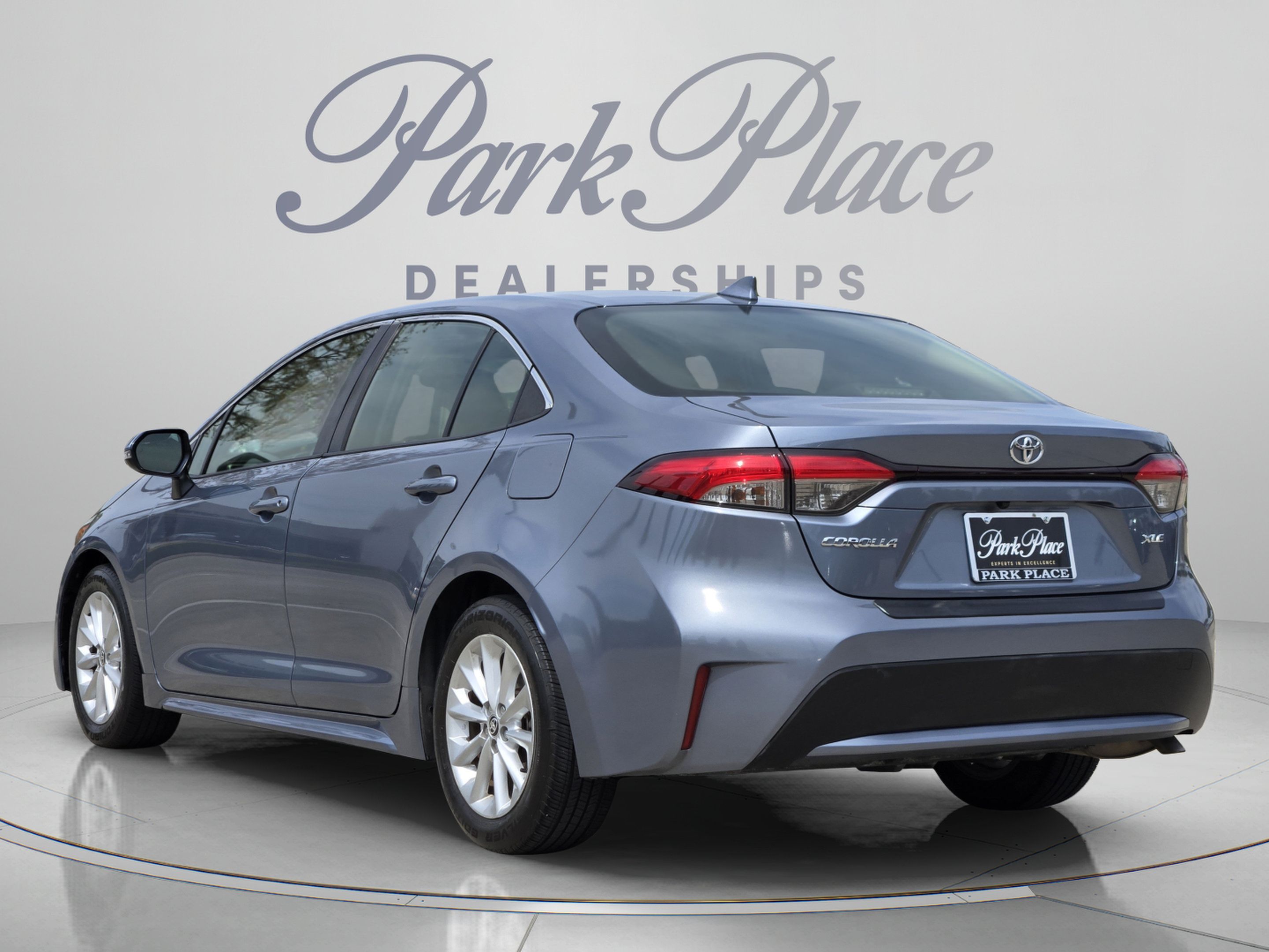 Used 2020 Toyota Corolla XLE FWD image 3