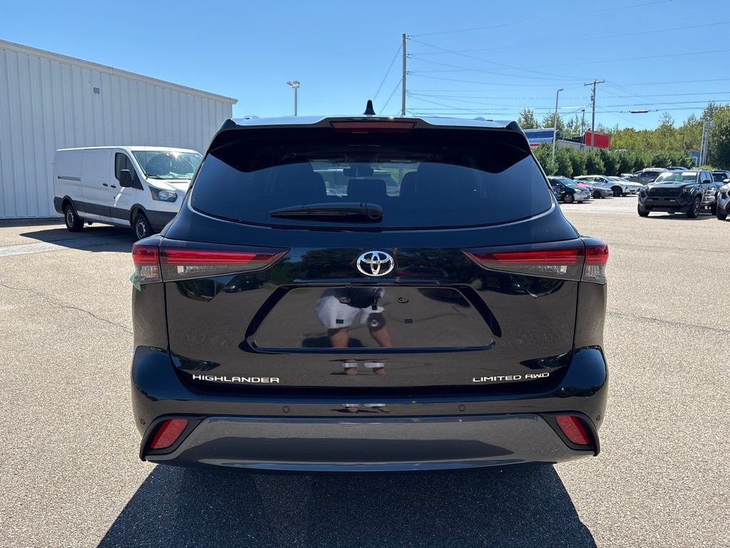 Certified 2026 Toyota Highlander Limited AWD/4WD image 6