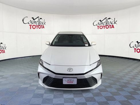 Used 2025 Toyota Camry XLE FWD image 5