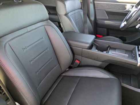 Used 2024 Hyundai Santa Fe Limited image 11