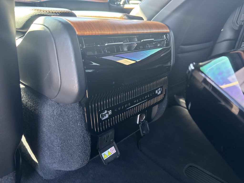 Used 2022 Jeep Grand Wagoneer Series III AWD/4WD image 40