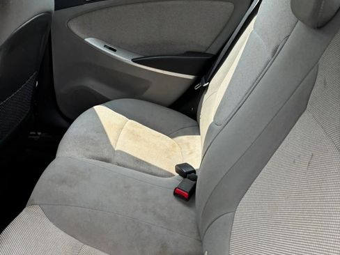 Used 2012 Hyundai Accent GLS FWD image 29