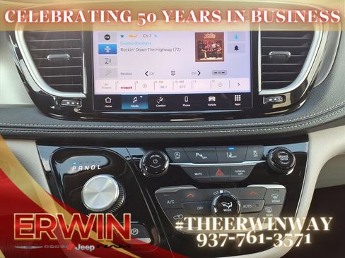 Certified 2024 Chrysler Pacifica Touring-L image 20