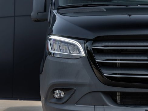 Used 2024 Mercedes-Benz Sprinter 2500 image 16
