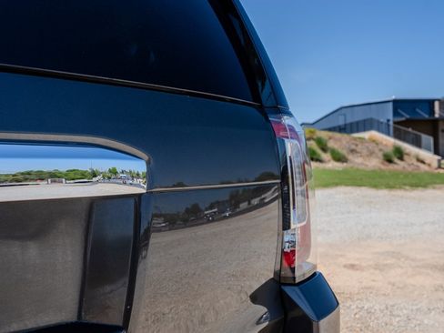 Used 2019 GMC Yukon Denali w/ Denali Ultimate Package image 11