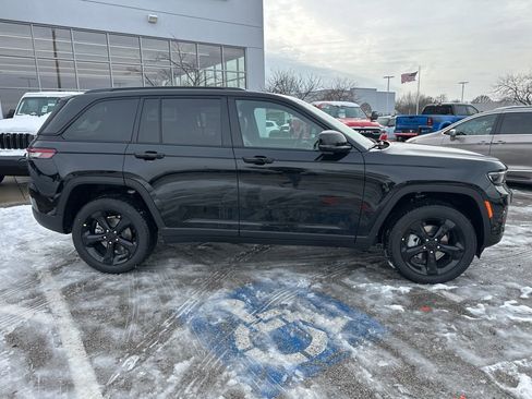 New 2025 Jeep Grand Cherokee Limited w/ Black Appearance Package AWD/4WD image 39