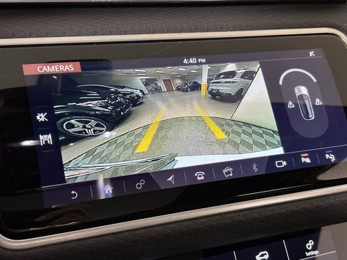 Used 2019 Land Rover Range Rover Velar R-Dynamic SE image 25