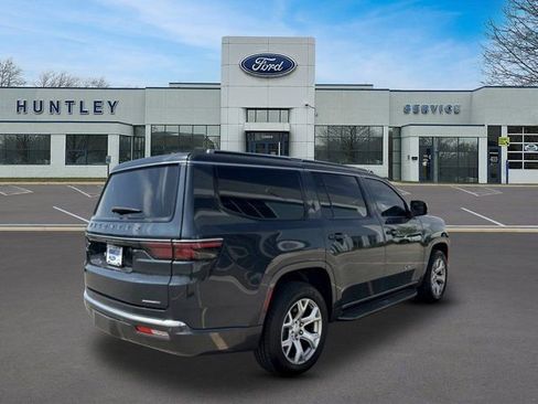 Used 2022 Jeep Wagoneer Series I w/ Premium Group I AWD/4WD image 4