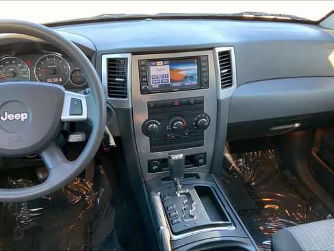 Used 2010 Jeep Grand Cherokee Laredo w/ Sun/Sound Group image 6