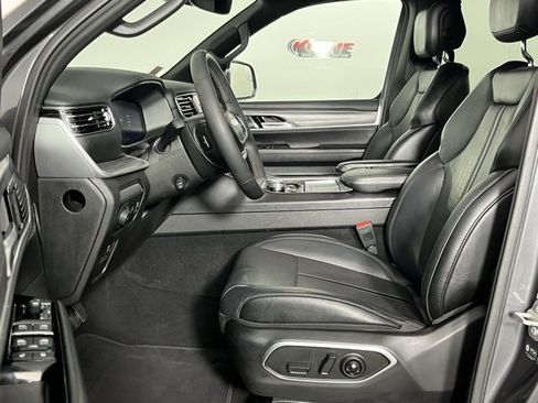 Used 2024 Jeep Wagoneer Series II w/ Flexible Seating Group image 24