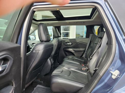 Used 2019 Jeep Cherokee Limited AWD/4WD image 40