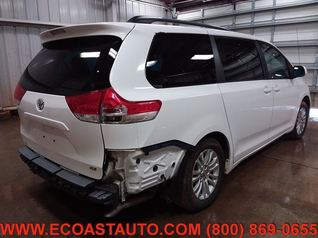 Used 2012 Toyota Sienna XLE w/ Entertainment Pkg FWD image 4